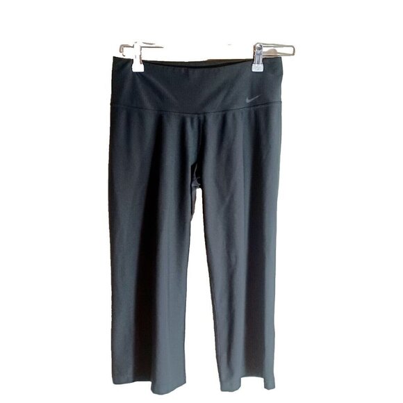 Nike Dri Fit Womens Size Small Black Capri Crop Leggings Athletic Legendary Pant - Picture 1 of 7